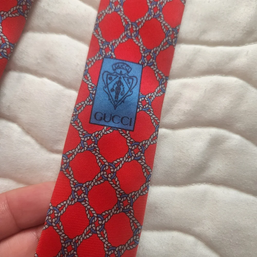 Elegant Red Patterned Tie